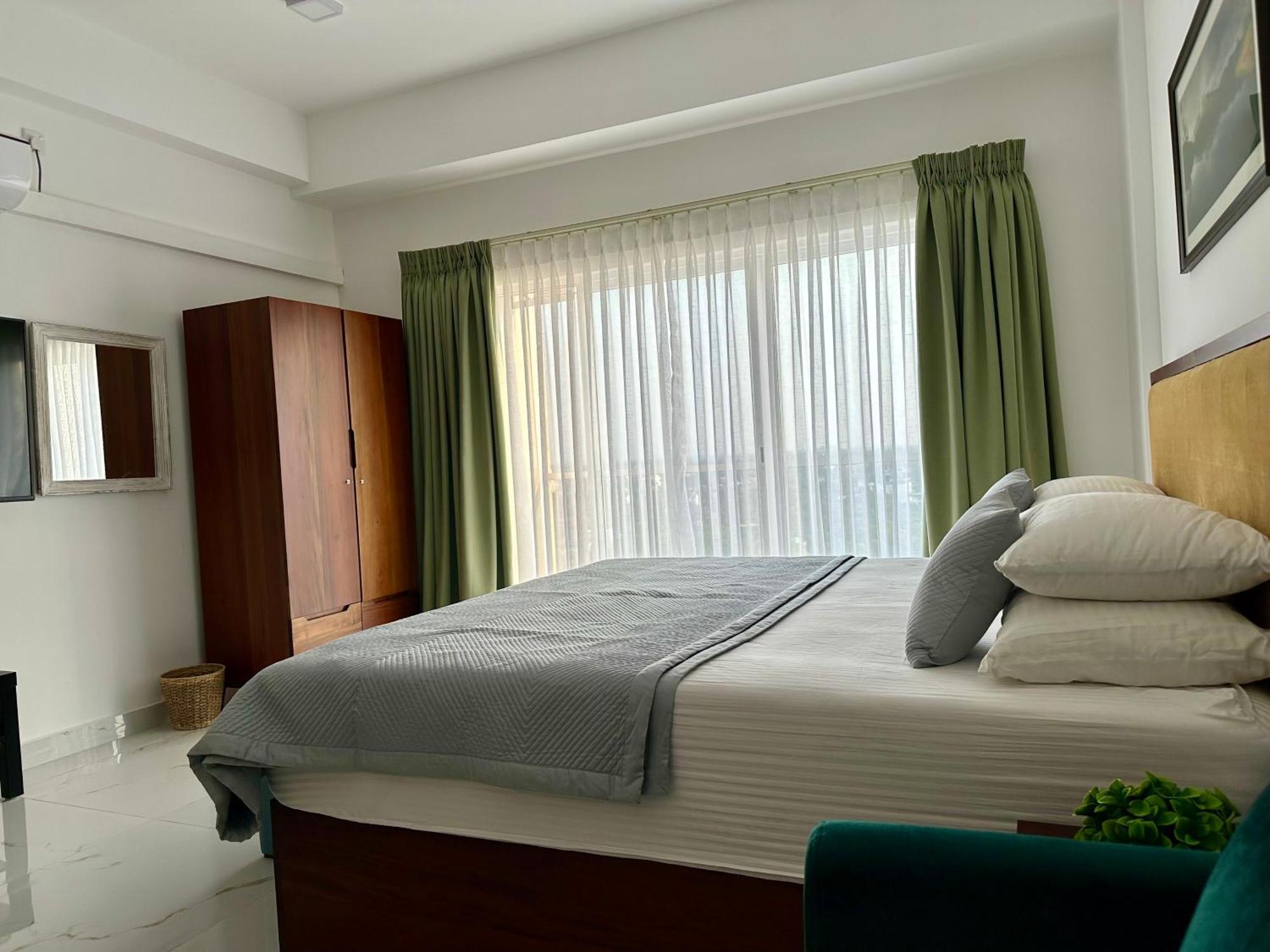 Ocean Breeze Hotel Residencies Britlanka Apartments Negombo Ngoại thất bức ảnh
