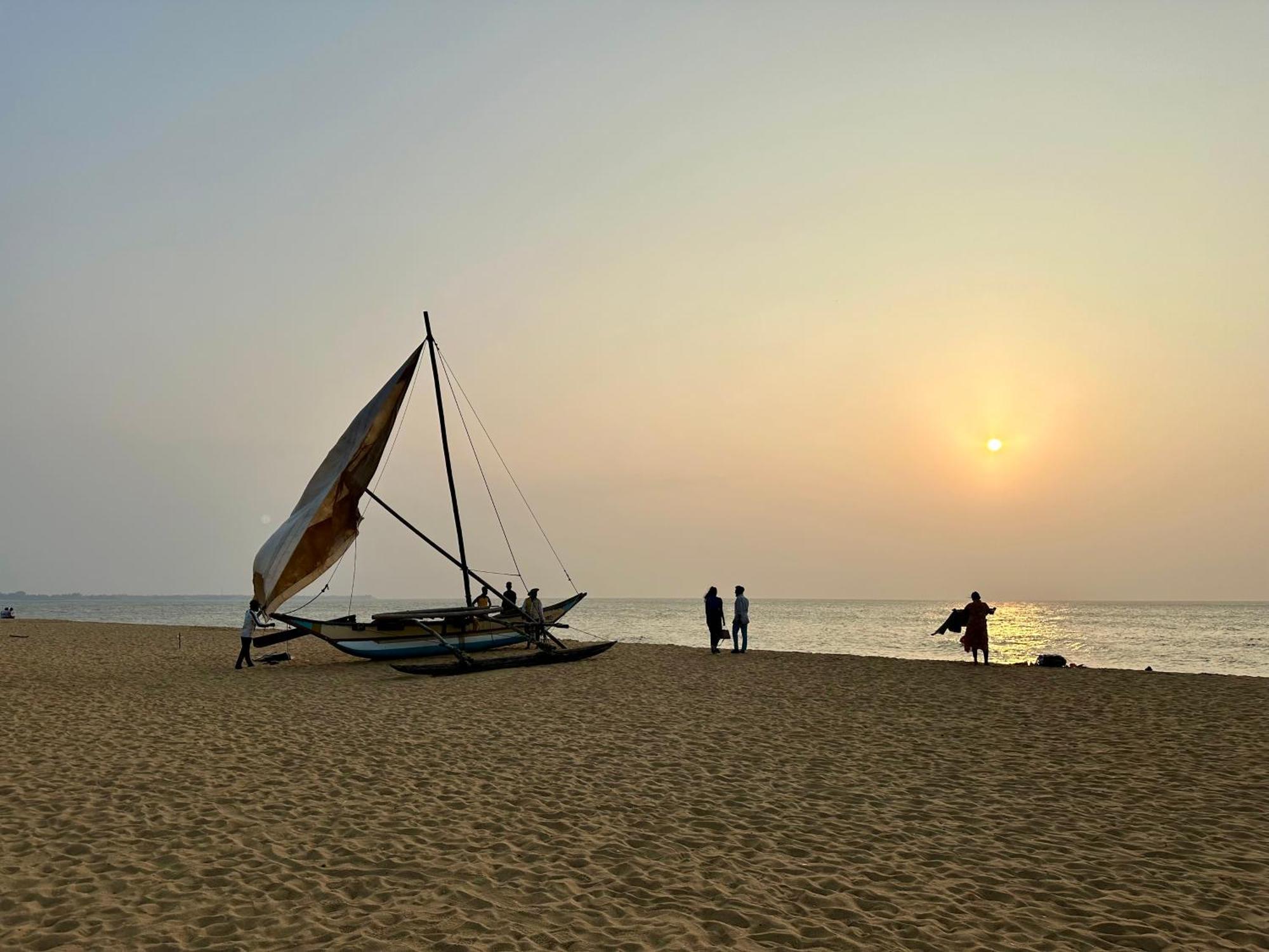 Ocean Breeze Hotel Residencies Britlanka Apartments Negombo Ngoại thất bức ảnh