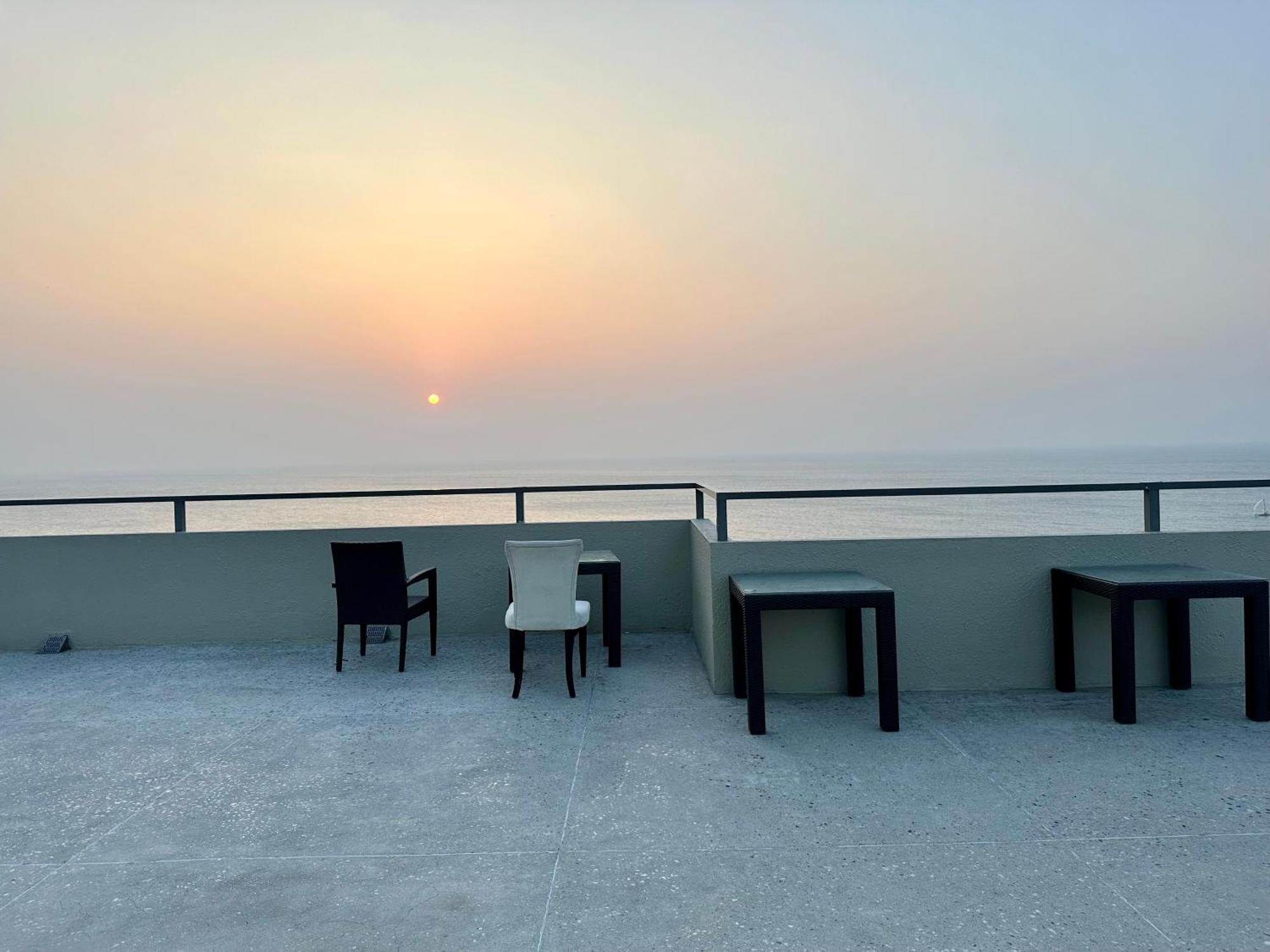 Ocean Breeze Hotel Residencies Britlanka Apartments Negombo Ngoại thất bức ảnh