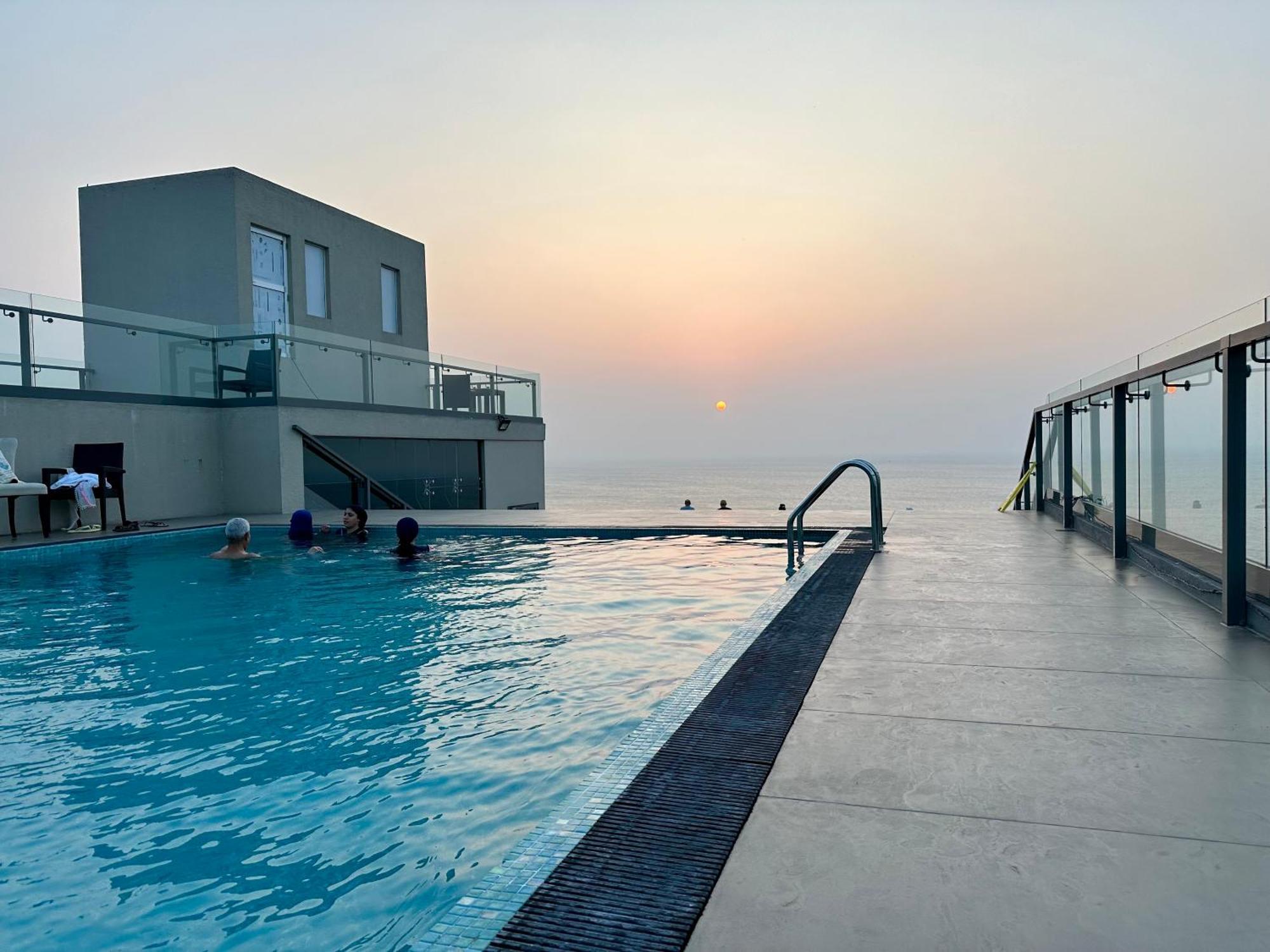 Ocean Breeze Hotel Residencies Britlanka Apartments Negombo Ngoại thất bức ảnh