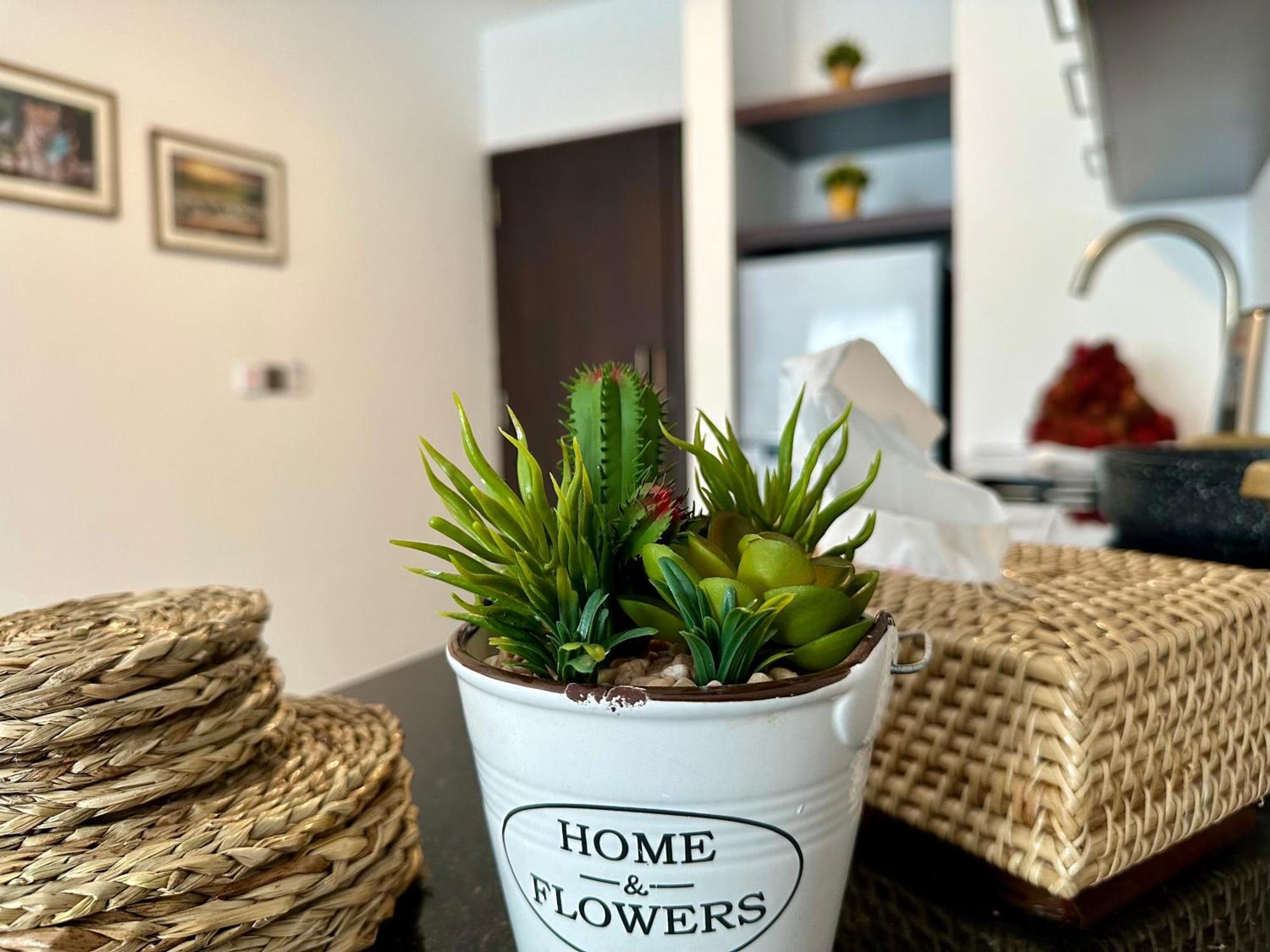 Ocean Breeze Hotel Residencies Britlanka Apartments Negombo Ngoại thất bức ảnh